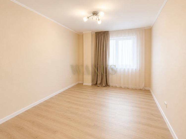 Apartament cu 3 camere semidecomandat în Florești