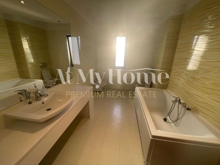 Apartament cu 4 camere decomandat, mobilat în Băneasa