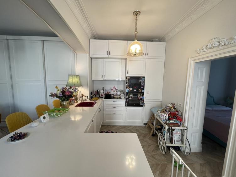 Apartament cu 3 camere decomandat, mobilat în Arcul de Triumf
