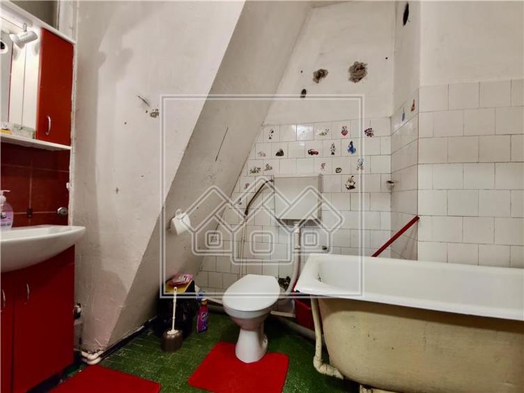 Apartament cu 4 camere semidecomandat în Ultracentral
