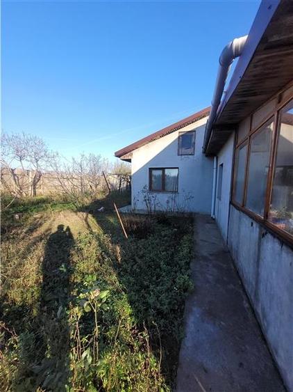 Casă individuală cu 4 camere cu Teren 2500 Mp în Lazu