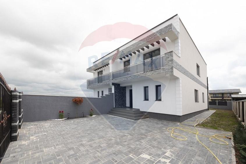 Duplex cu 4 camere cu Teren 250 Mp în Tărlungeni