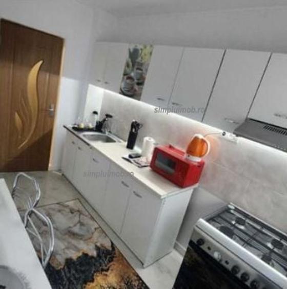 Apartament cu 2 camere decomandat, mobilat în Titan