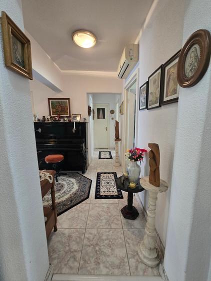 Apartament cu 4 camere decomandat în Colentina