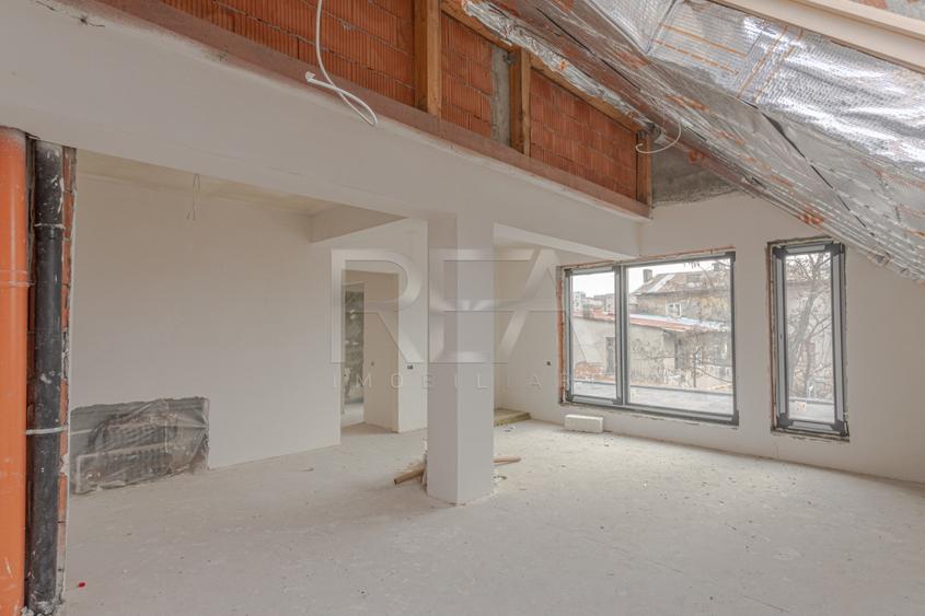 Apartament cu 3 camere semidecomandat în Matei Voievod