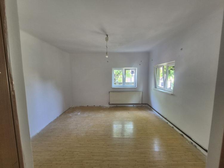 Apartament cu 2 camere decomandat în Tei