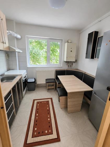 Apartament cu 3 camere semidecomandat în Central