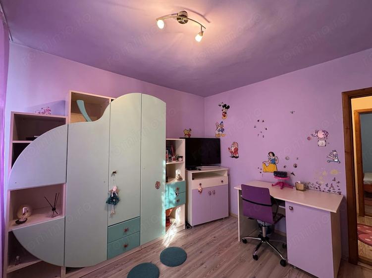 Apartament cu 3 camere semidecomandat în Central