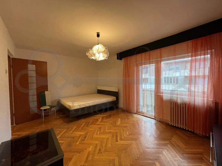 Apartament cu 3 camere decomandat, mobilat în Mărăști