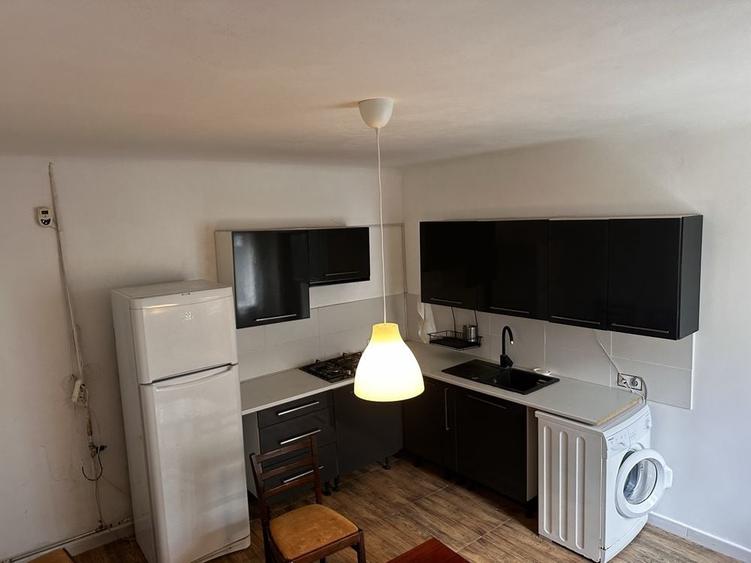 Casă cu 3 camere cu Teren 200 Mp în Central