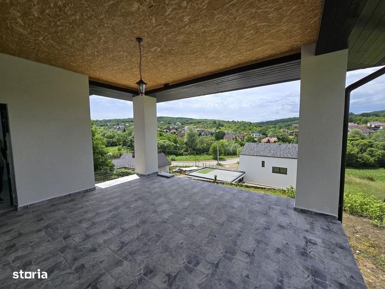 Casă cu 4 camere în Central