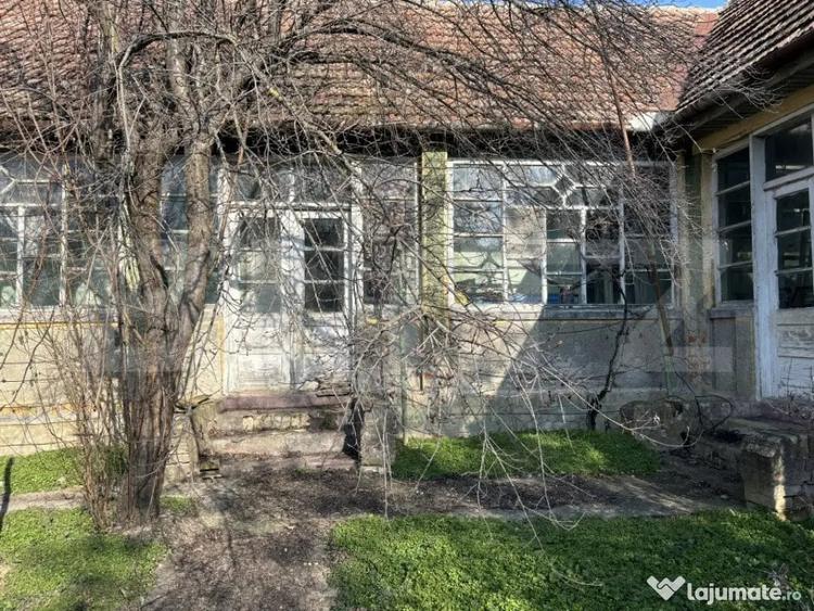 Casa pitoreasca, 4 camere, 180 mp, zona Beregsau Mare - 1