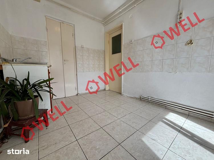 Apartament cu 3 camere decomandat în Sud