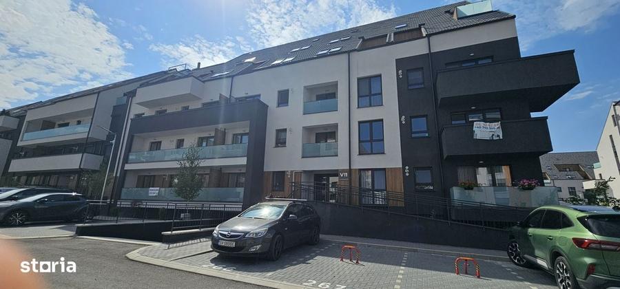 Apartament cu 3 camere decomandat în Tractorul