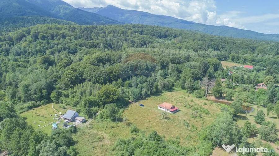 Casă cu 3 camere cu Teren 8100 Mp în Ucea