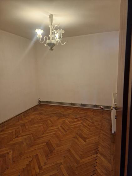 Casă individuală cu 9 camere cu Garaj în Otopeni