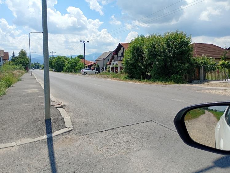 Vând 1010 mp  ,front 16m, str Izvorului 2 cartier Stupini - 3