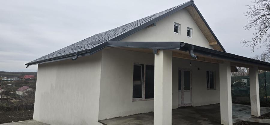 Casă cu 4 camere în Sârca