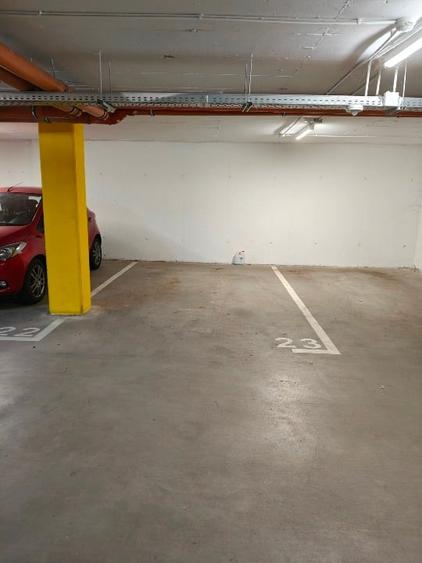 Apartament cu 3 camere semidecomandat, mobilat în Central