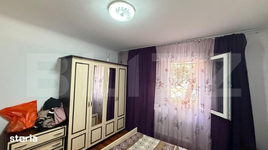 Apartament cu 3 camere semidecomandat în Craiovița Nouă