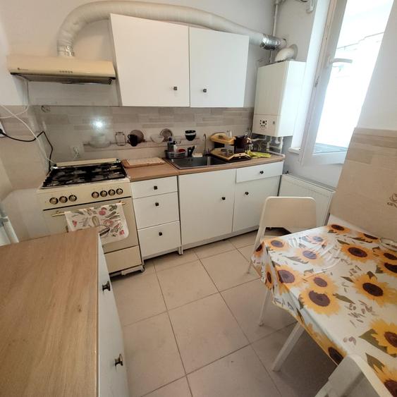 Apartament cu 3 camere decomandat în Berceni