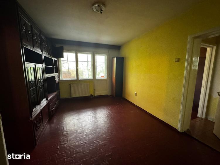 Apartament cu 3 camere în Podu Roș