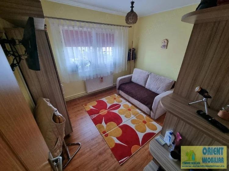 Apartament cu 2 camere decomandat în Km 4