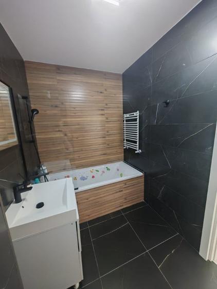 Apartament cu 3 camere decomandat în Sud