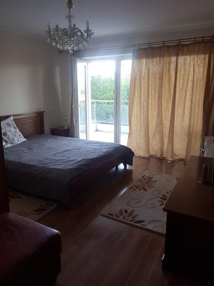 Apartament cu 3 camere decomandat în Pajura