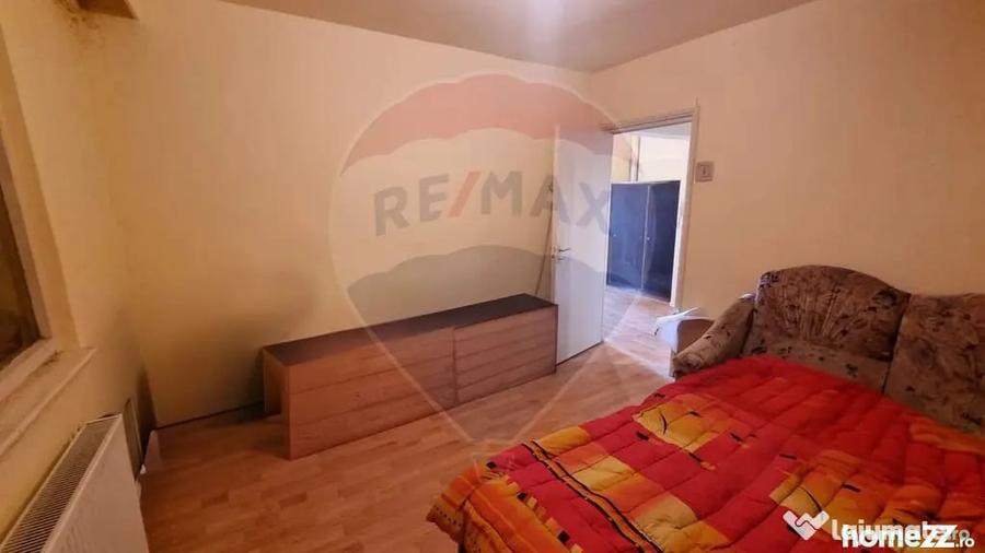 Apartament cu 3 camere semidecomandat în Central