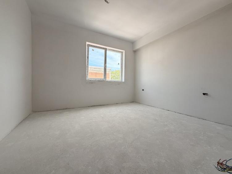 Duplex cu 4 camere cu Canalizare în Giroc
