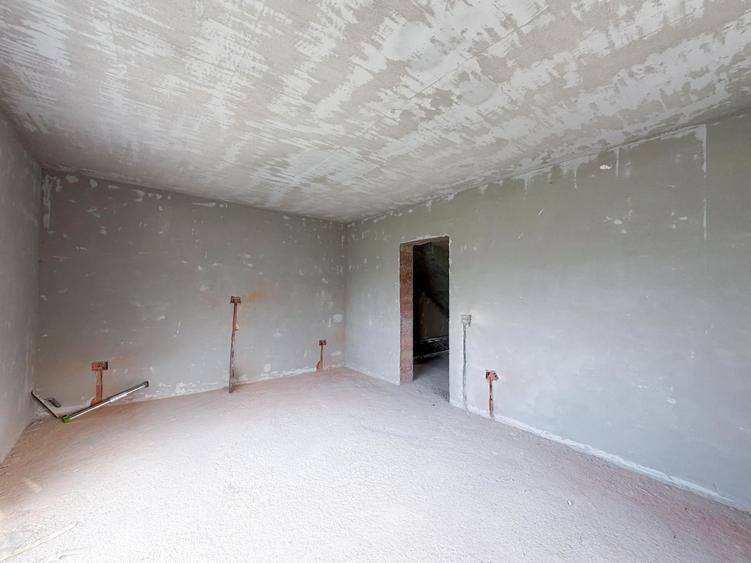 Duplex cu 3 camere cu Canalizare în Cristian