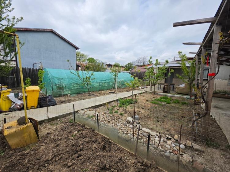 Teren Construcții intravilan de 600 mp, în Petricani