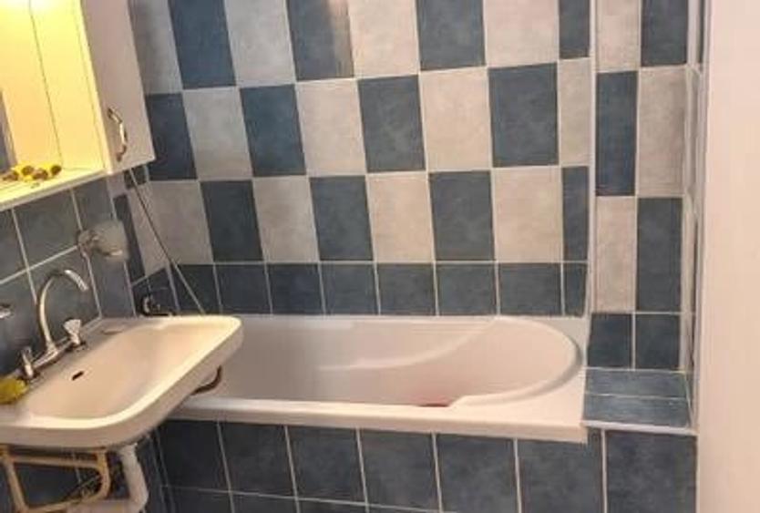 Garsonieră decomandată în Central