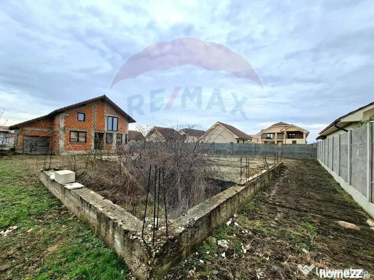 Casă cu 5 camere cu Teren 983 Mp în Vladimirescu