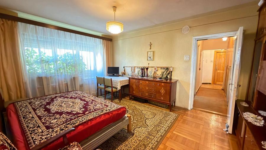 Apartament cu 3 camere semidecomandat, mobilat în Ultracentral