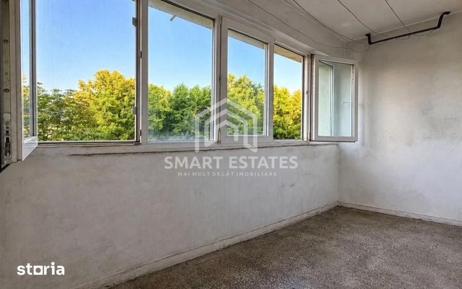 Apartament cu 3 camere semidecomandat în Berceni