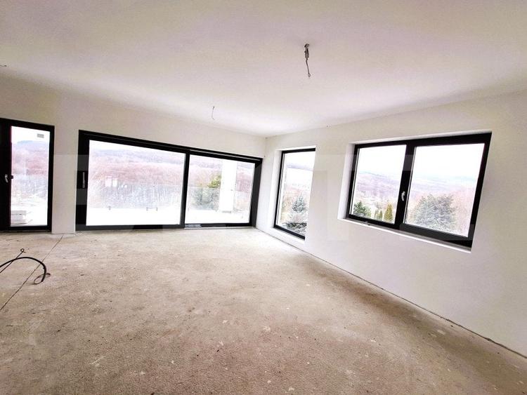 Duplex cu 5 camere cu Teren 400 Mp în Feleacu