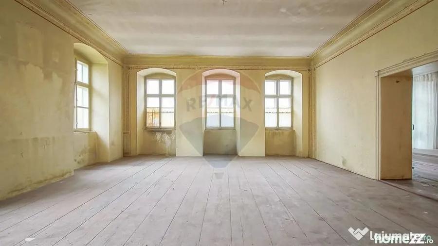 Casă cu 5 camere cu Teren 479 Mp în Schei
