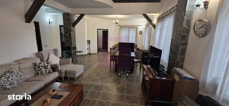 Casă cu 5 camere cu Teren 500 Mp în Central