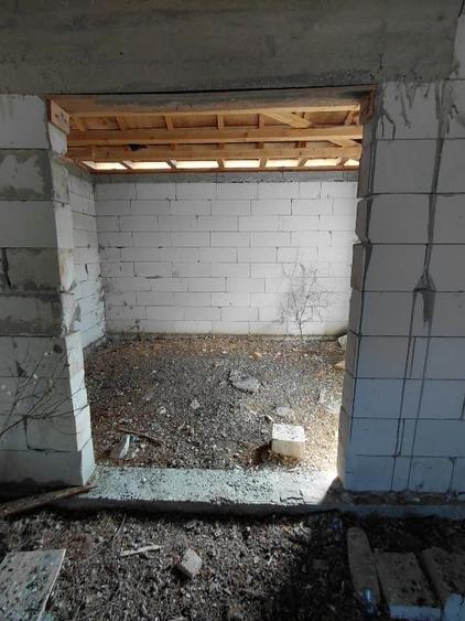 Casă individuală cu 5 camere cu Teren 680 Mp în Cobadin