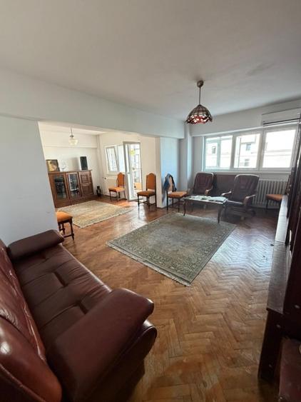 Apartament cu 3 camere decomandat, mobilat în Universitate