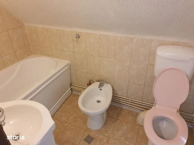 Casă cu 4 camere în Schei
