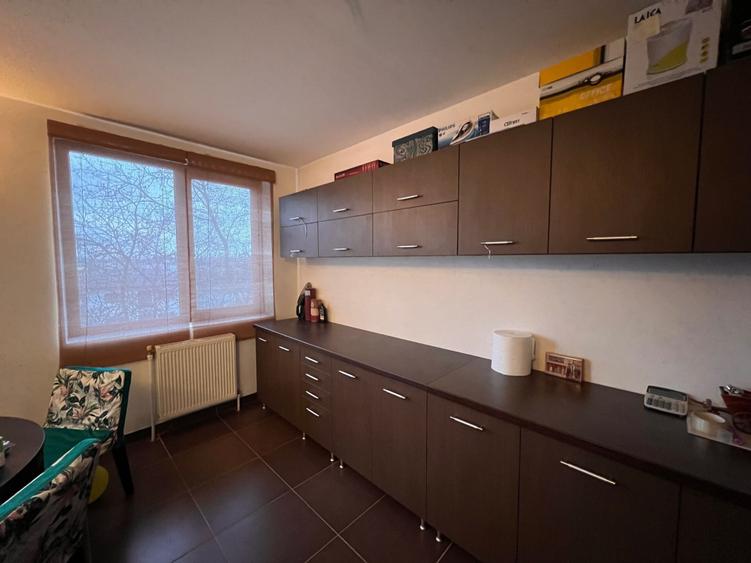 Apartament cu 3 camere semidecomandat în Farfuria
