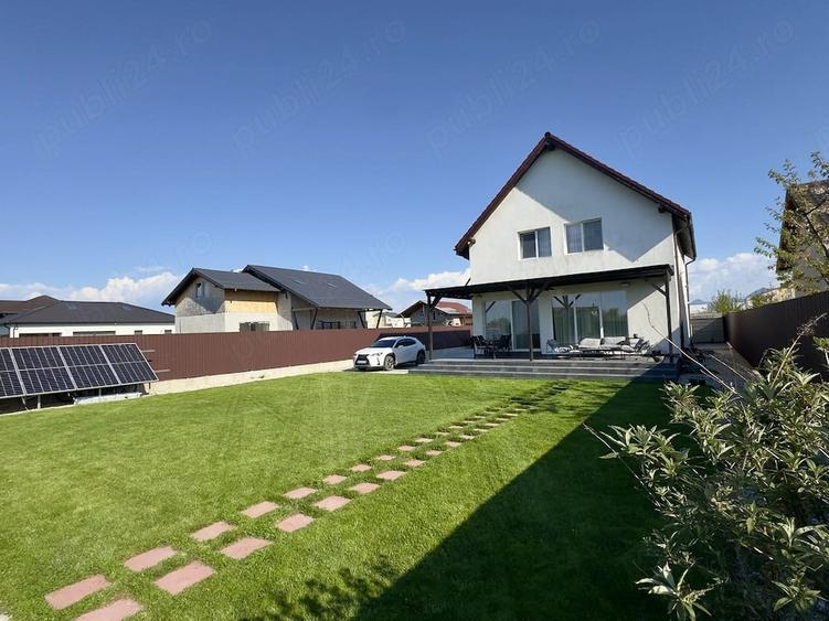 Casă cu 5 camere cu Teren 648 Mp în Sânpetru