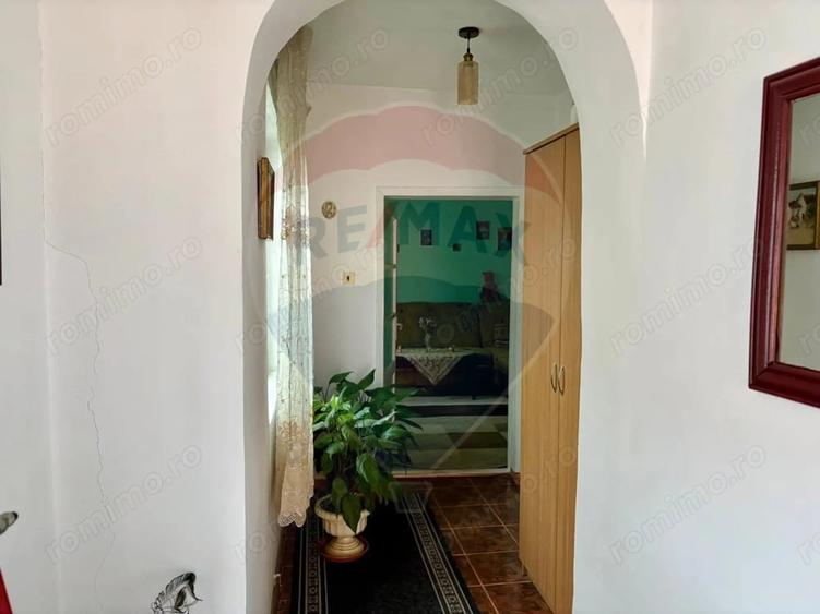 Casă cu 2 camere cu Teren 557 Mp în Central