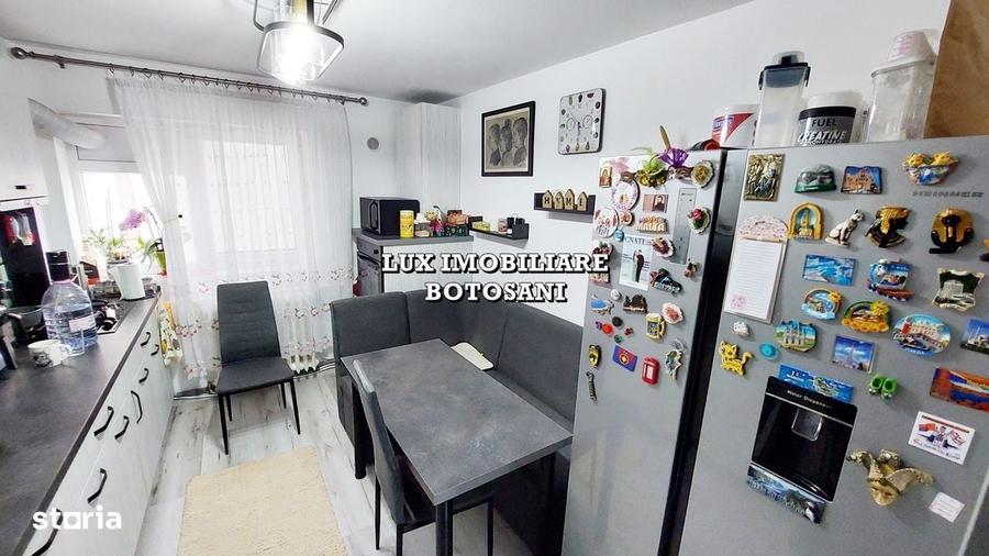 Apartament cu 4 camere decomandat în Central