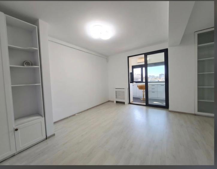 Apartament cu 3 camere semidecomandat în Alexandriei