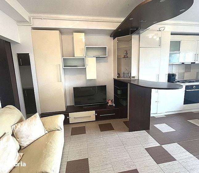Apartament cu 3 camere semidecomandat în Central