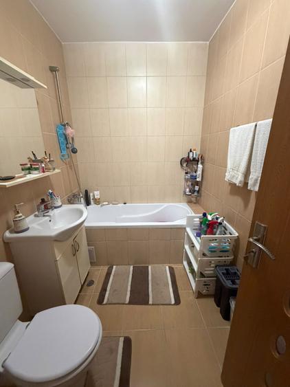 Apartament cu 2 camere semidecomandat, mobilat în Florești